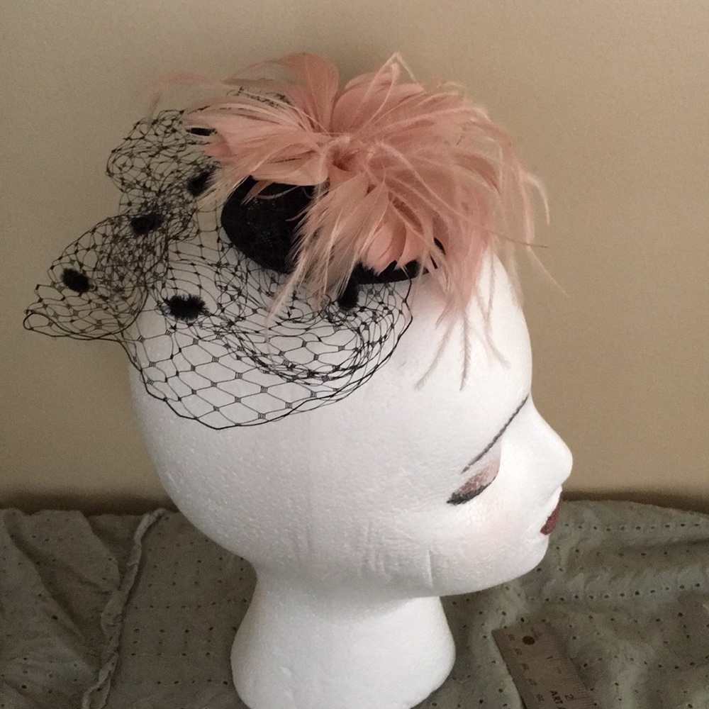 Vintage inspired feather and veil hair comb